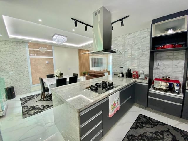 Sobrado com 250m² 3 quartos e 4 banheiros, à venda, no bairro Roselândia em Itapevi