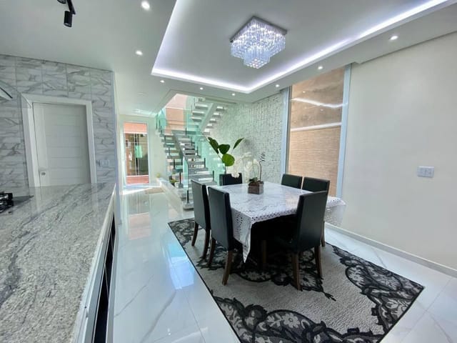 Sobrado com 250m² 3 quartos e 4 banheiros, à venda, no bairro Roselândia em Itapevi
