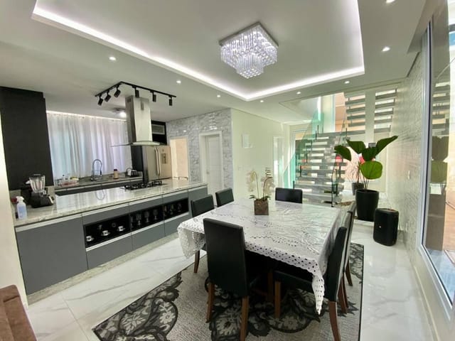 Sobrado com 250m² 3 quartos e 4 banheiros, à venda, no bairro Roselândia em Itapevi