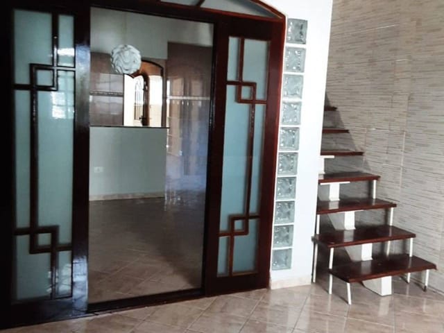 Foto do Sobrado - Excelente sobrado com 4 dormitórios, 1 suíte com clouset  com  sacada,  6 vagas,  191 m² -  Vila Nova Bonsucesso- Guarulhos -SP | Imobiliária Compare