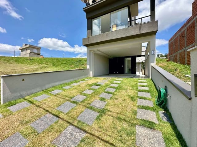 Sobrado com 125m² 3 quartos e 3 banheiros, à venda, no bairro Lageadinho em Cotia