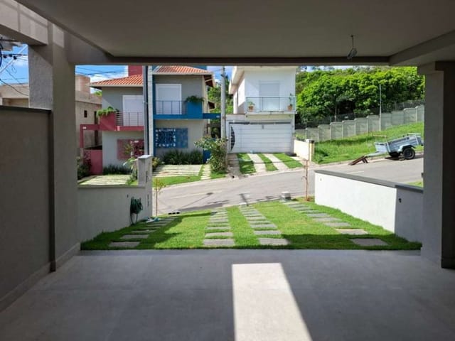 Sobrado com 125m² 3 quartos e 3 banheiros, à venda, no bairro Lageadinho em Cotia