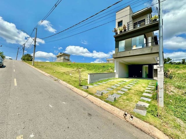 Sobrado com 125m² 3 quartos e 3 banheiros, à venda, no bairro Lageadinho em Cotia