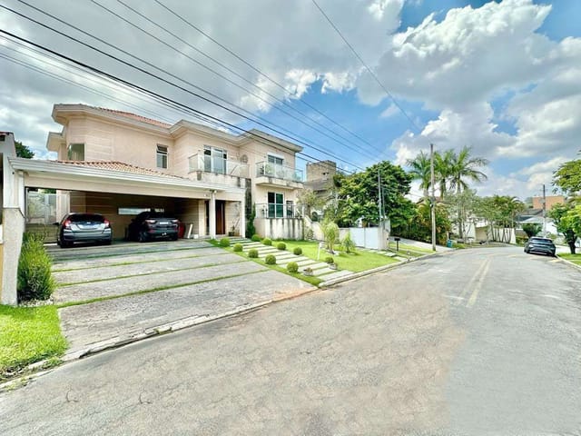 Sobrado com 720m² 3 quartos e 4 banheiros, à venda, no bairro Jardim do Golf I em Jandira