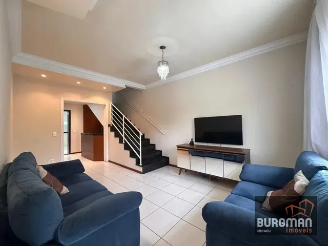 Sobrado com 308m² 5 quartos e 4 banheiros, à venda, no bairro Cajuru em Curitiba