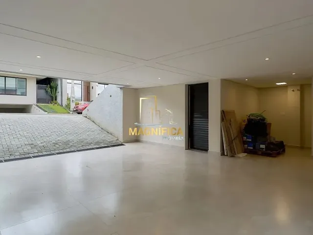 Casa 3 quartos e 5 banheiros, à venda, no bairro Xaxim em Curitiba