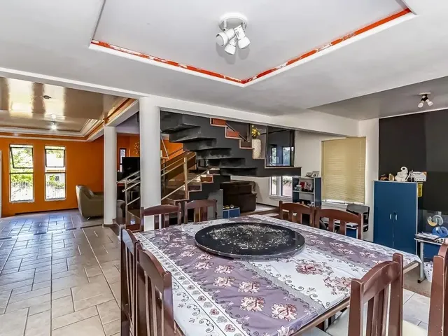 Sobrado com 601m² 5 quartos e 4 banheiros, à venda, no bairro Mossunguê em Curitiba