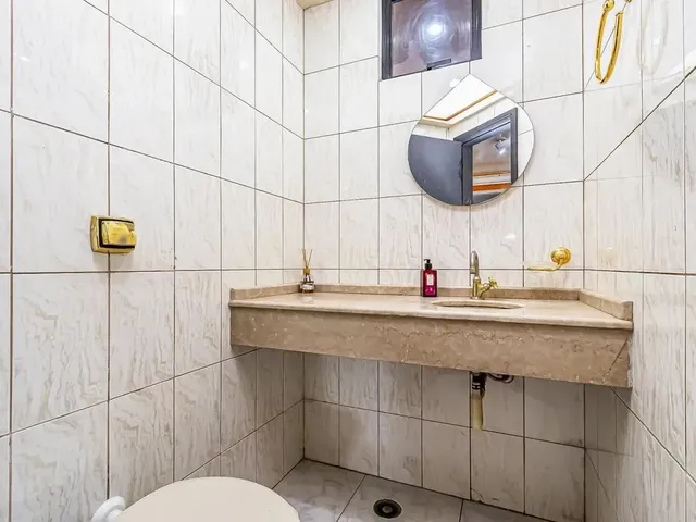 Sobrado com 601m² 5 quartos e 4 banheiros, à venda, no bairro Mossunguê em Curitiba