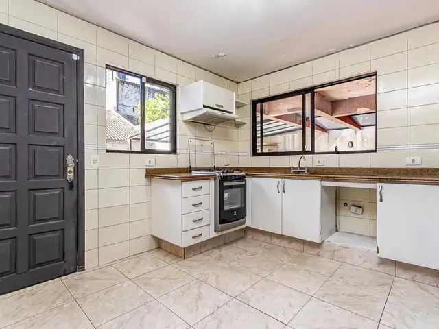 Sobrado com 601m² 5 quartos e 4 banheiros, à venda, no bairro Mossunguê em Curitiba
