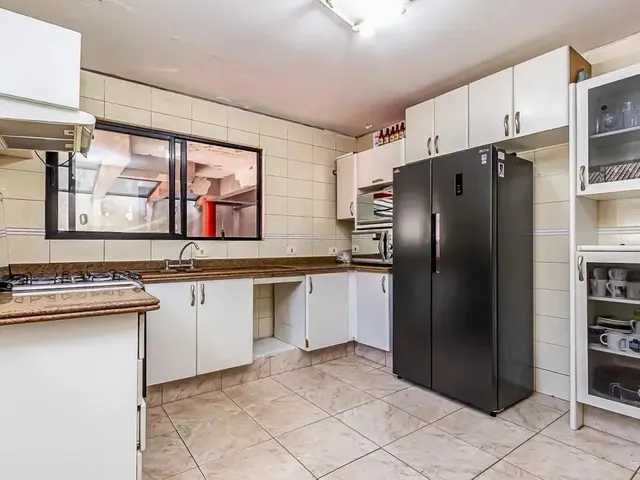 Sobrado com 601m² 5 quartos e 4 banheiros, à venda, no bairro Mossunguê em Curitiba