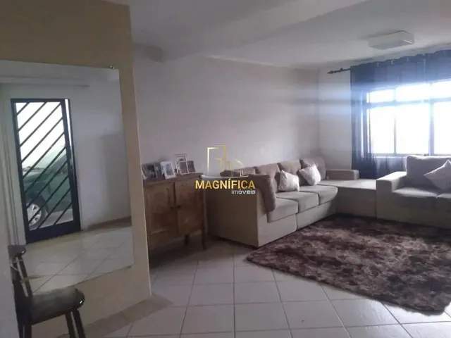 Sobrado 5 quartos e 3 banheiros, à venda, no bairro Alto Boqueirão em Curitiba