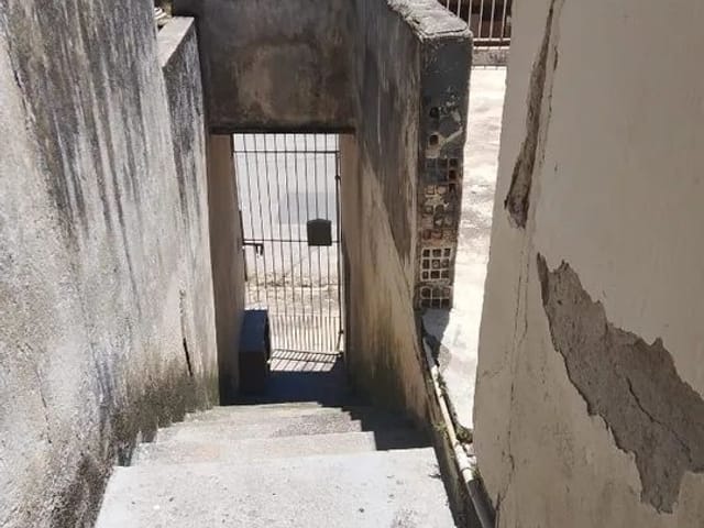 Sobrado com 288m² 6 quartos e 2 banheiros, à venda, no bairro Jardim Tupa em Barueri