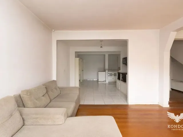 Sobrado 2 quartos e 2 banheiros, à venda, no bairro Orleans em Curitiba