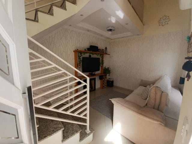 Sobrado com 250m² 3 quartos e 2 banheiros, à venda, no bairro Parque Ideal em Carapicuíba