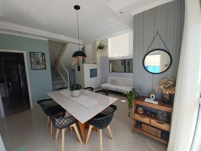 Sobrado com 250m² 3 quartos e 2 banheiros, à venda, no bairro Parque Ideal em Carapicuíba