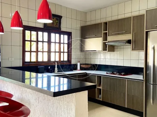 Sobrado com 1000m² 4 quartos e 3 banheiros, à venda ou para alugar, no bairro Parque do Terceiro Lago em São Paulo