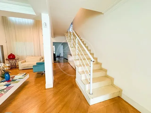 Sobrado com 277m² 4 quartos e 2 banheiros, à venda, no bairro Jardim Prudência em São Paulo