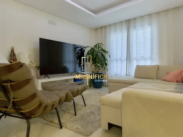 Casa 3 quartos e 4 banheiros, à venda, no bairro Mercês em Curitiba