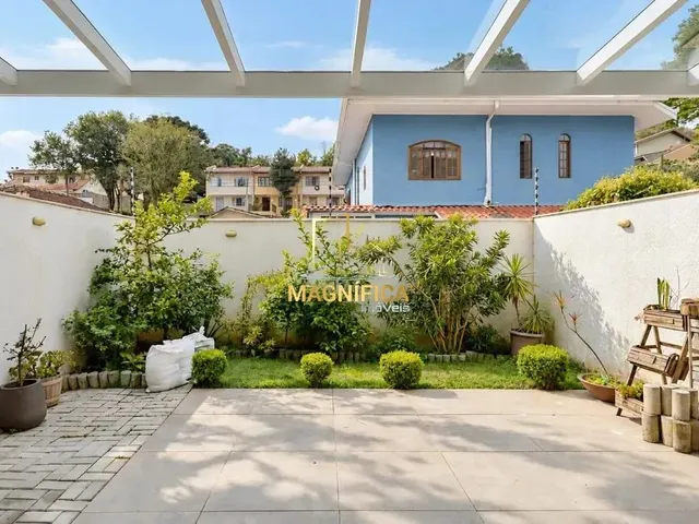 Casa 3 quartos e 4 banheiros, à venda, no bairro Mercês em Curitiba