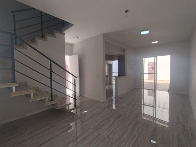 Sobrado com 205m² 2 quartos e 2 banheiros, à venda, no bairro Portal do Santa Paula em Cotia