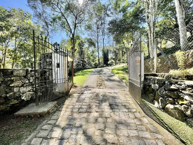 Sobrado com 3542m² 4 quartos e 4 banheiros, à venda, no bairro Vila Real Moinho Velho em Embu das Artes