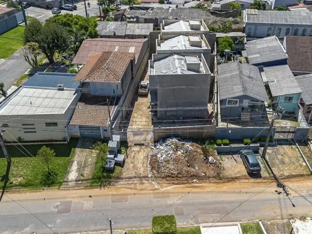 Sobrado à venda, no bairro Campo Comprido em Curitiba