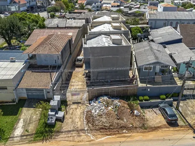 Sobrado à venda, no bairro Campo Comprido em Curitiba