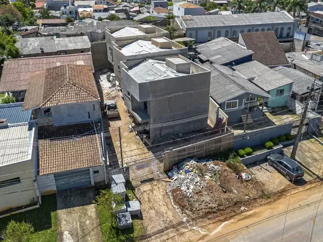 Sobrado à venda, no bairro Campo Comprido em Curitiba