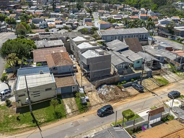 Sobrado à venda, no bairro Campo Comprido em Curitiba