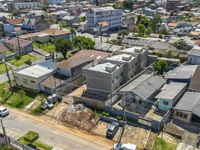 Sobrado à venda, no bairro Campo Comprido em Curitiba