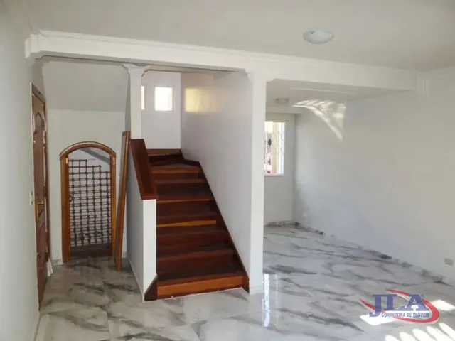 Sobrado 3 quartos e 2 banheiros, à venda, no bairro Boa Vista em Curitiba