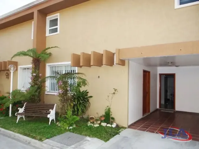 Sobrado 3 quartos e 2 banheiros, à venda, no bairro Boa Vista em Curitiba