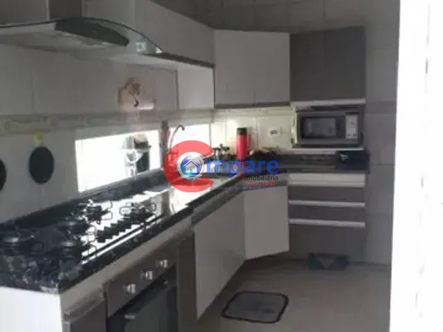 Sobrado 4 quartos e 3 banheiros, à venda, no bairro Jardim Presidente Dutra em Guarulhos