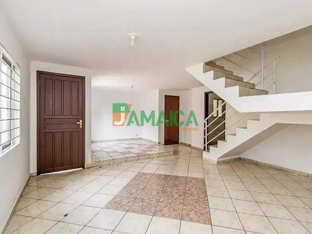 Sobrado 3 quartos e 2 banheiros, à venda, no bairro Uberaba em Curitiba