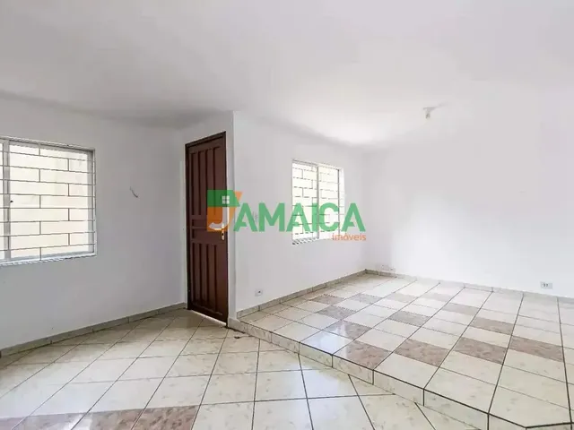 Sobrado 3 quartos e 2 banheiros, à venda, no bairro Uberaba em Curitiba