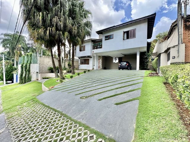 Sobrado com 1000m² 5 quartos e 7 banheiros, à venda, no bairro Granja Viana II em Cotia