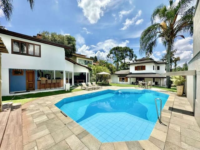 Sobrado com 1000m² 5 quartos e 7 banheiros, à venda, no bairro Granja Viana II em Cotia