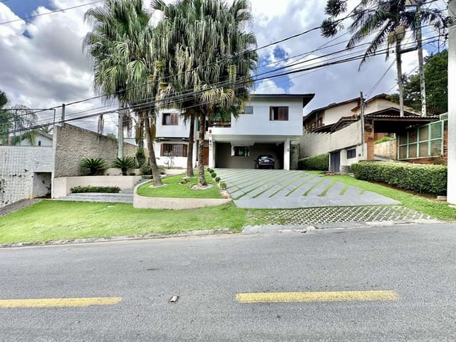 Sobrado com 1000m² 5 quartos e 7 banheiros, à venda, no bairro Granja Viana II em Cotia