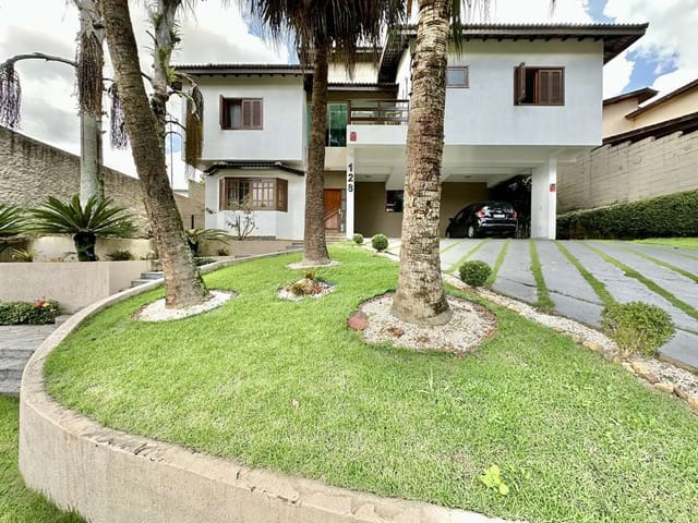 Sobrado com 1000m² 5 quartos e 7 banheiros, à venda, no bairro Granja Viana II em Cotia
