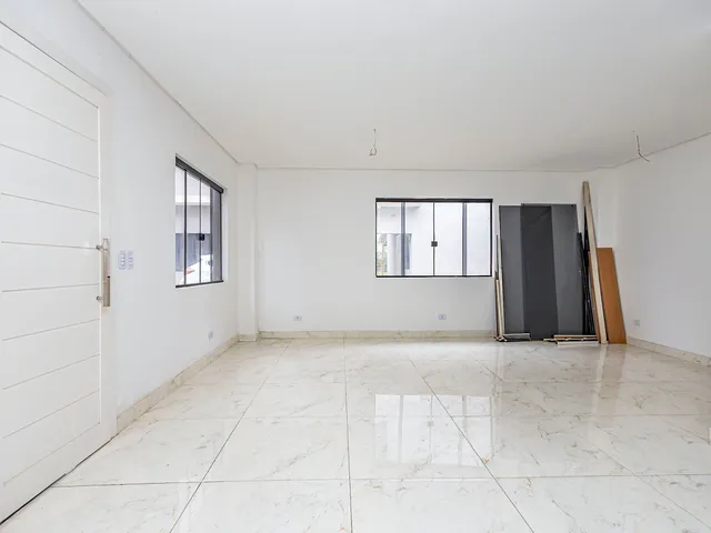 Sobrado com 121m² 3 quartos e 1 banheiro, à venda, no bairro Uberaba em Curitiba