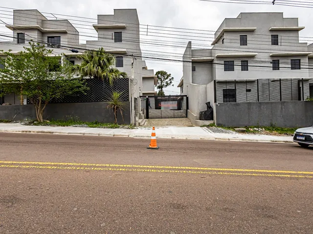 Sobrado com 121m² 3 quartos e 1 banheiro, à venda, no bairro Uberaba em Curitiba