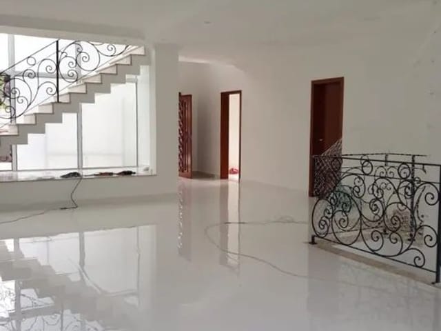 Sobrado com 450m² 4 quartos e 4 banheiros, à venda, no bairro Tarumã em Santana de Parnaíba