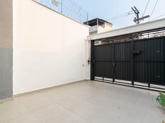 Sobrado com 64m², à venda, no bairro Jardim D'abril em Osasco