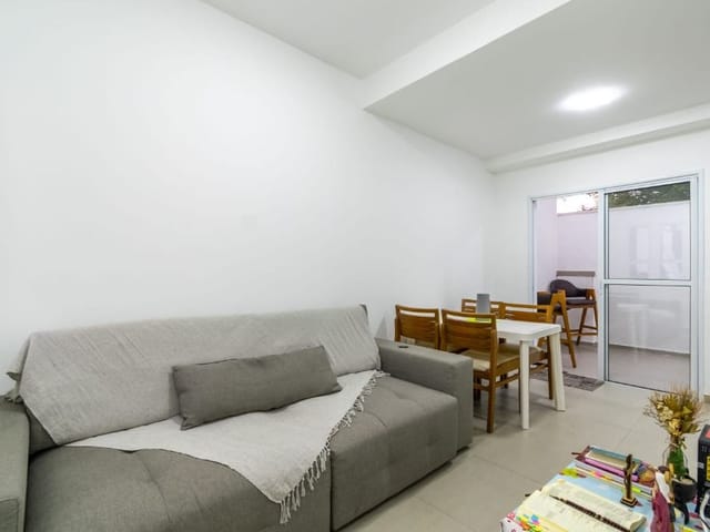 Sobrado com 64m², à venda, no bairro Jardim D'abril em Osasco