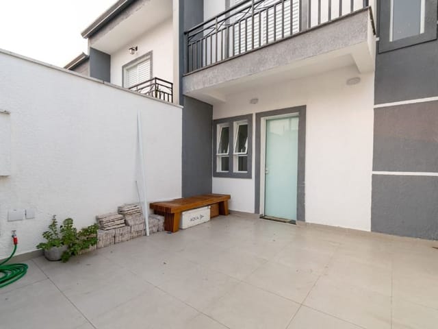 Sobrado com 64m², à venda, no bairro Jardim D'abril em Osasco