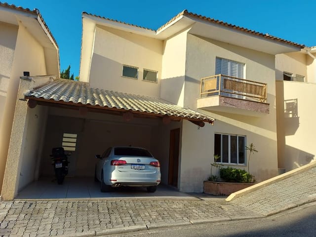Sobrado com 150m² 3 quartos e 2 banheiros, à venda, no bairro Jardim Villaca em São Roque