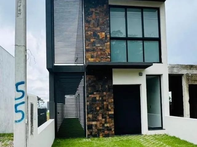 Sobrado com 125m² 3 quartos e 2 banheiros, à venda, no bairro Jardim Atalaia em Cotia
