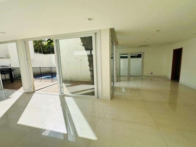 Sobrado com 365m² 4 quartos e 5 banheiros, à venda, no bairro Jardim Petropolis em São Paulo