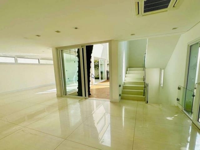 Sobrado com 365m² 4 quartos e 5 banheiros, à venda, no bairro Jardim Petropolis em São Paulo