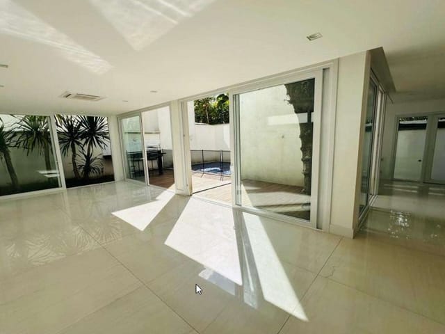 Sobrado com 365m² 4 quartos e 5 banheiros, à venda, no bairro Jardim Petropolis em São Paulo